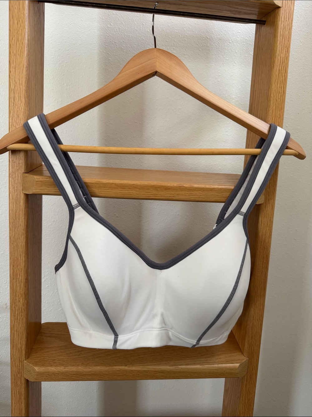 Like new Ambrielle 36C White and Gray Multi-Tasker Bra